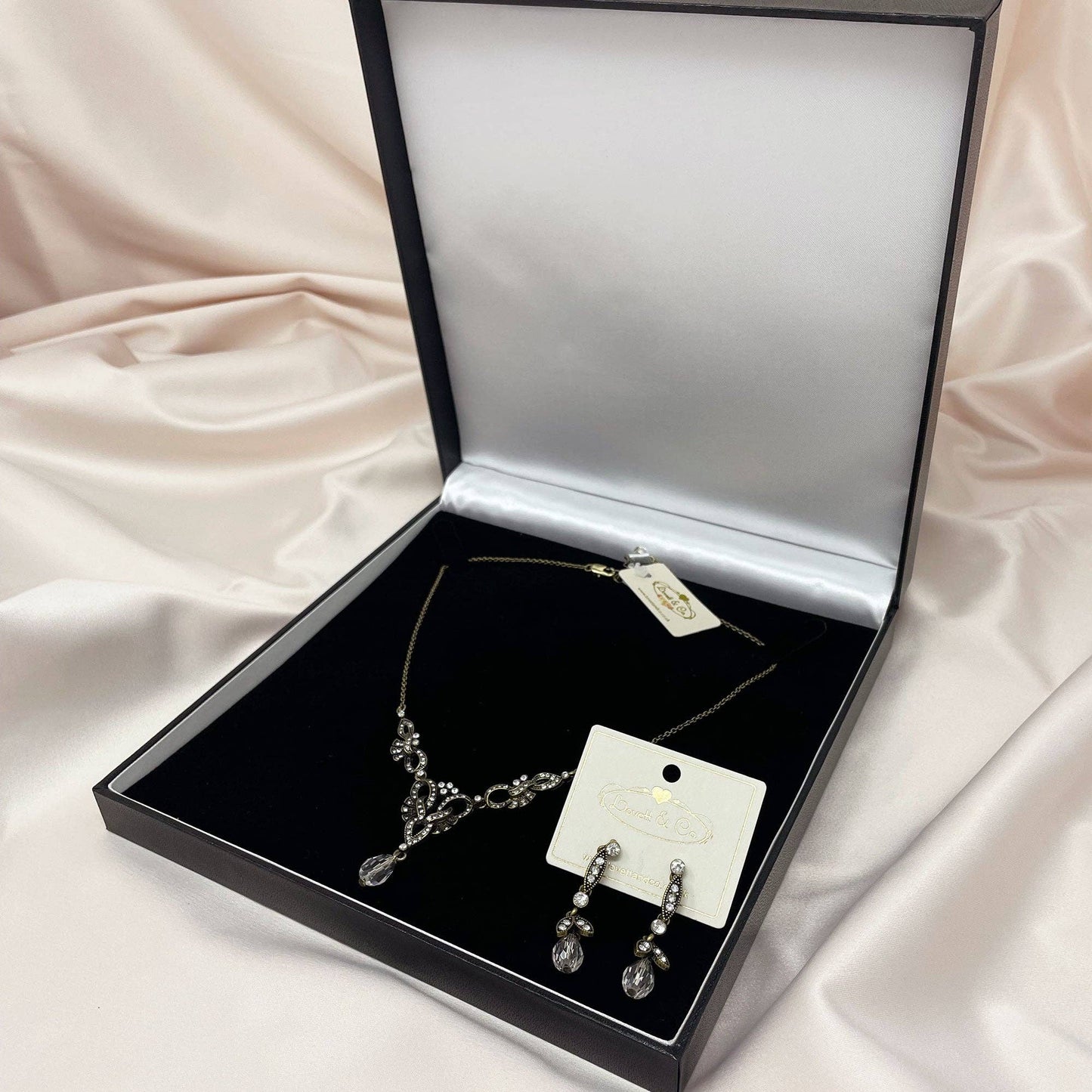 Lovett & Co - Lula Crystal Necklace & Earrings Gift Box