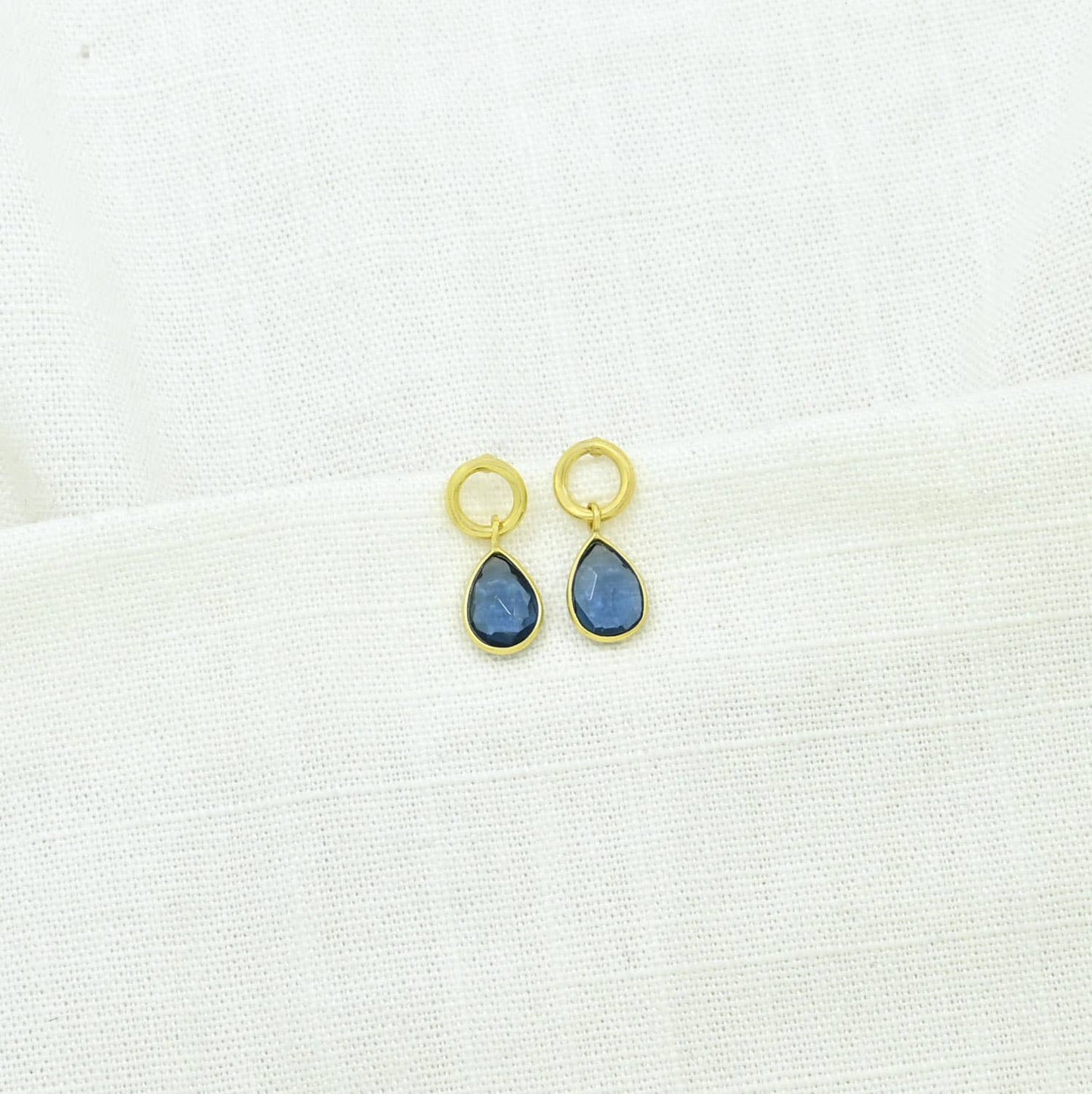 Schmuckoo Berlin - Circle Post Earrings Gold Plated Silver 925 - Blue Iolite