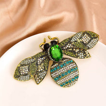 Load image into Gallery viewer, PEACH ACCESSORIES - 1554 crystal Bee brooch: Green