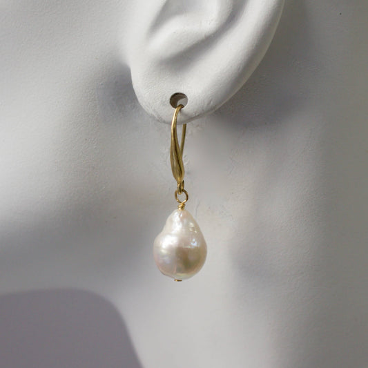 a.v. max - Akoya Pearl Earrings: White