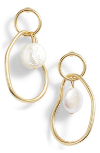KARINE SULTAN - Organic link and flat pearl drop earring