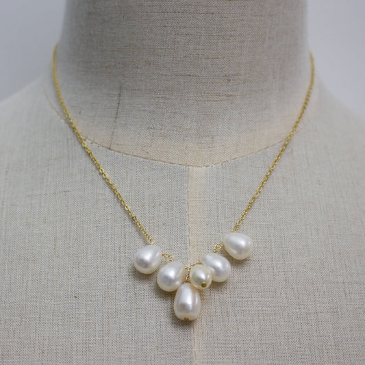 a.v. max - Pearl Cluster Necklace: White